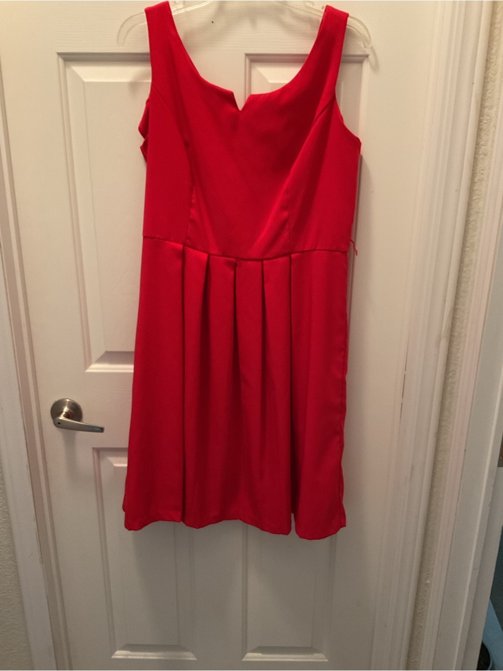 Ronni Nicole Red Sleeveless Dress with V-Notch Bodice - Picture 3 of 6